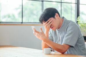 アプリは50代にはやばい？【半年で○万円の損失】その理由と後悔しない婚活の選択とは